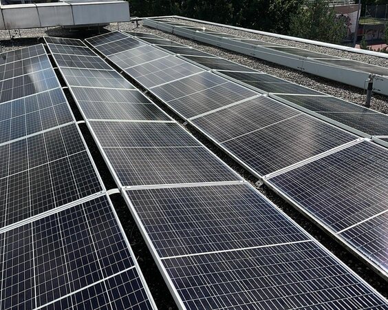 Saubere Solarpanels nach Häfliger Reinigung